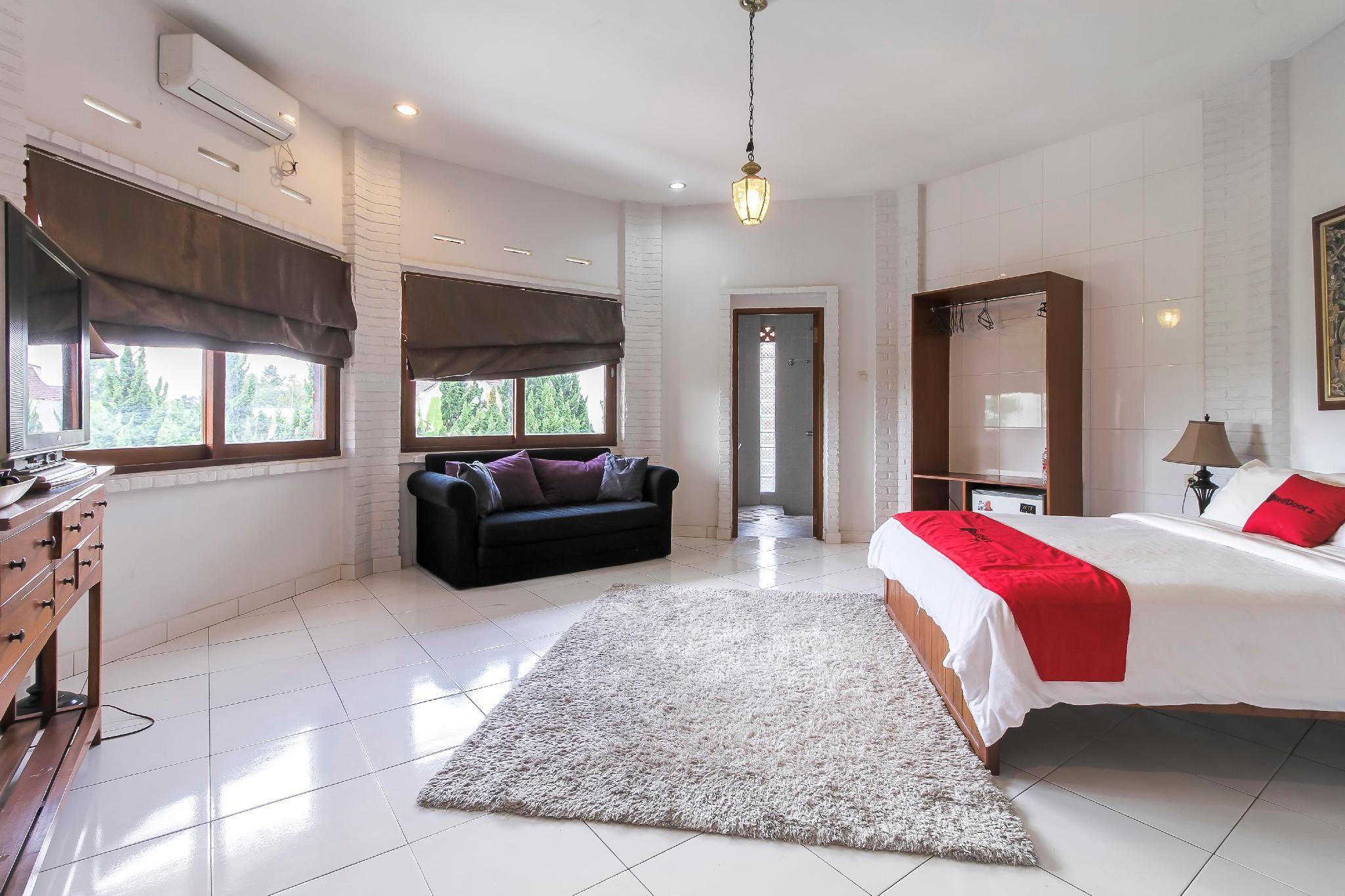 Reddoorz Plus Near Dago Pakar Bandung Buitenkant foto