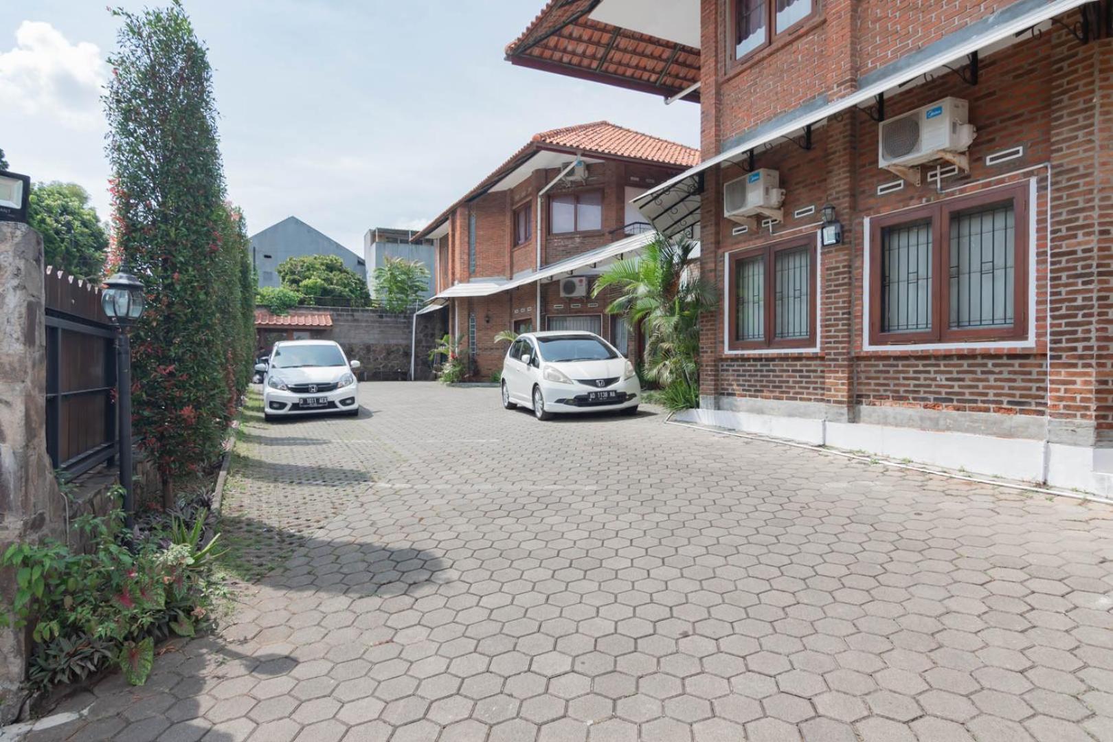 Reddoorz Plus Near Dago Pakar Bandung Buitenkant foto