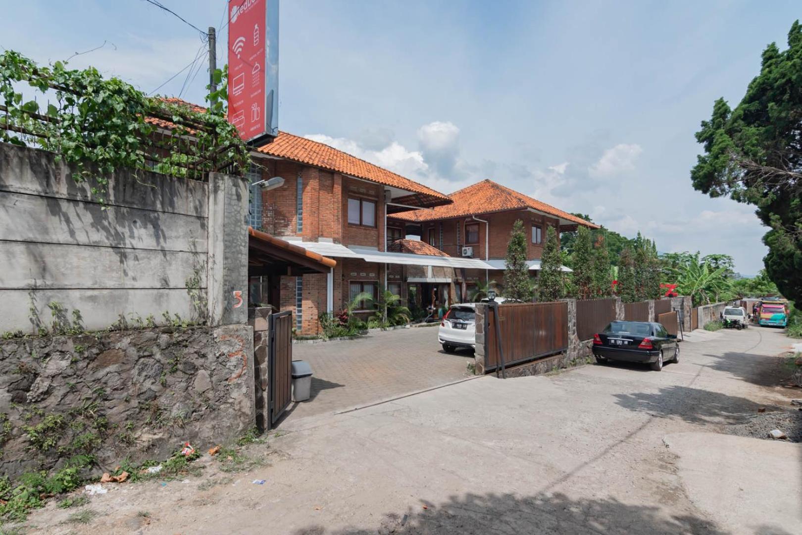 Reddoorz Plus Near Dago Pakar Bandung Buitenkant foto