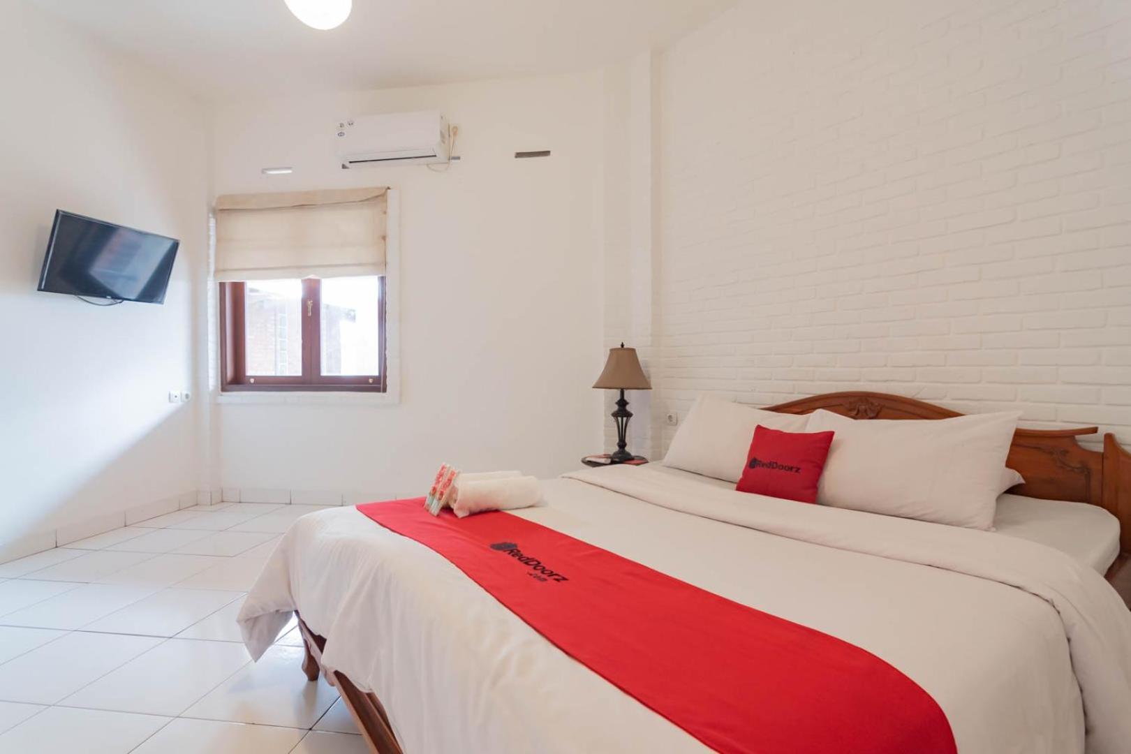 Reddoorz Plus Near Dago Pakar Bandung Buitenkant foto