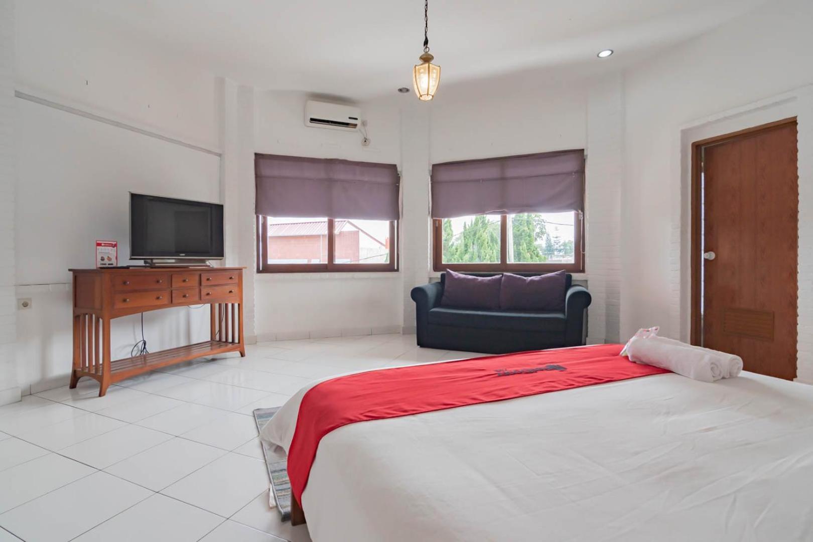 Reddoorz Plus Near Dago Pakar Bandung Buitenkant foto